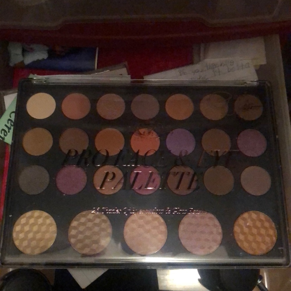 Palette never used got it as a gift .